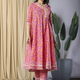 Jaitpuriya Women Floral Embroidered Regular Gotta Patti Pure Cotton Kurta with Trousers-picture-34