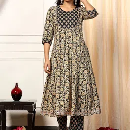 FASHION DREAM Women Floral Printed Regular Patchwork Kurta with Trousers-picture-35