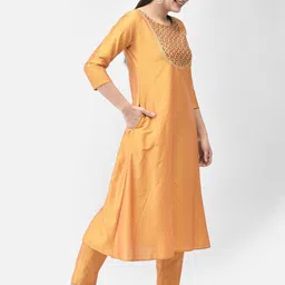 Span Floral Yoke Design Regular Thread Work A-Line Kurta with Trousers image 5