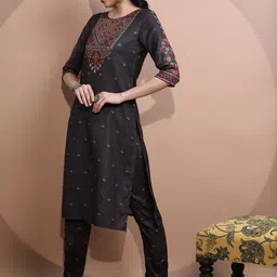 Vishudh Women Faux Pashmina Ethnic Motifs Printed Kurta with Trousers image 2