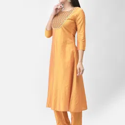 Span Floral Yoke Design Regular Thread Work A-Line Kurta with Trousers image 3