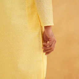 SOJANYA Geometric Embroidered Mandarin Collar Thread Work Pure Cotton Kurta With Churidar image 4