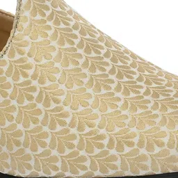 house of pataudi Men Beige Lightweight Comfort Ethnic Shoes Jutis For Men image 2