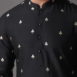 KISAH Ethnic Motifs Embroidered Mandarin Collar Kurta With Churidar image 2