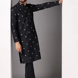 KISAH Ethnic Motifs Embroidered Mandarin Collar Kurta With Churidar image 4