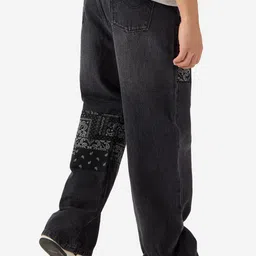 The Souled Store Men Black Bandana Patches Straight Fit Light Fade Stretchable Jeans image 3