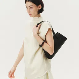 classy women Women Black Shoulder Bag image 4