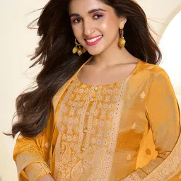 Seerat Round Neck Regular Kurta with Trousers & With Dupatta image 2