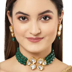 KARATCART Gold-Plated Green & White Kundan Studded & Beaded Handcrafted Jewellery Set image 1