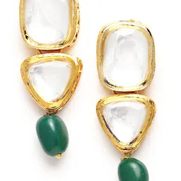 KARATCART Gold-Plated Green & White Kundan Studded & Beaded Handcrafted Jewellery Set image 5