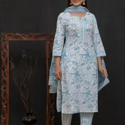 divastri Women Pure Cotton Kurta Pant Dupatta Set image 3