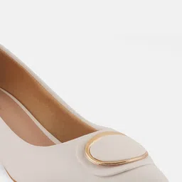 Mast & Harbour White Pointed Toe Kitten Heeled Pumps image 5