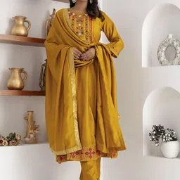 VredeVogel Floral Embroidered Sequinned Round Neck Anarkali Kurta With Trouser And Dupatta-picture-18