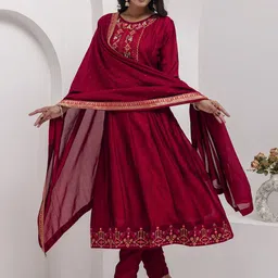 VredeVogel Floral Embroidered Round Neck Anarkali Kurta With Trousers And Dupatta image 5