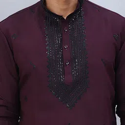 jompers Men Silk Blend Kurta Pyjama Dupatta Set image 3