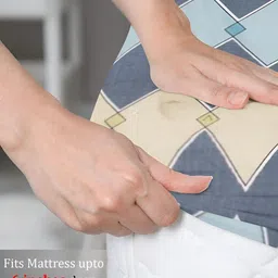 Aurave Blue & Brown Geometric Microfiber 210 TC Fitted King Bedsheet with 2 Pillow Covers image 2