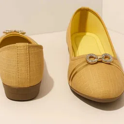 magic 6RDNC_Beige Casuals For Women image 1