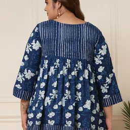 DEEBACO Plus Size Floral Print Round Neck Three-Quarter Sleeves Cotton Top image 4