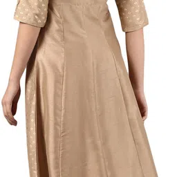 janasya Women Printed Silk Blend Flared Kurta image 4