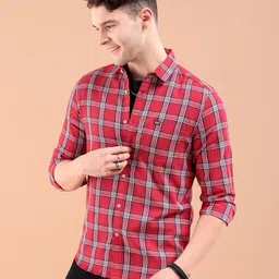 the indian garage co. Men Slim Fit Checkered Spread Collar Casual Shirt image 3