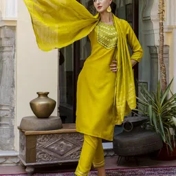 vredevogel Women Silk Blend Kurta Pant Dupatta Set image 5