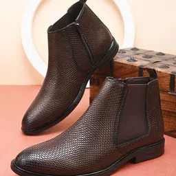 The Roadster Lifestyle Co Men Textured Chelsea Boots-picture-30