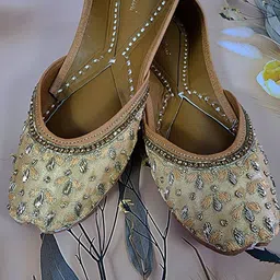 Fulkari Embellished Round Toe Leather Mojaris-picture-18