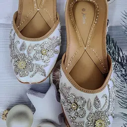 Fulkari Embellished Square Toe Leather Mojaris-picture-16