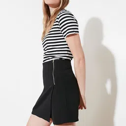 Trendyol Women Black Solid Mid-Rise Shorts image 2