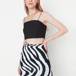 Trendyol Women Black & White Printed Pencil Mini Skirt image 4
