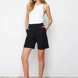 Trendyol Women Mid Rise Shorts image 2