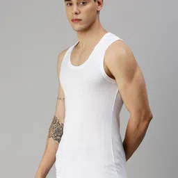ONN Men Pack of 4 White Solid Cotton Basic Vests image 3