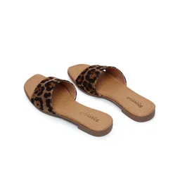 Shoestail Women Beige Printed Open Toe Flats image 4