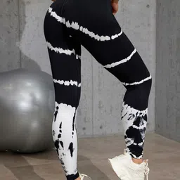 URBANIC Women Black & White Printed Gym Tights image 3