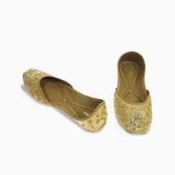 Fulkari Embellished Square Toe Leather Mojaris image 2