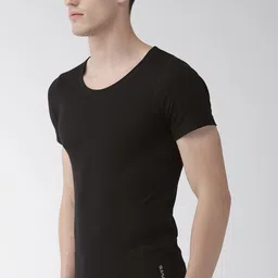 Levis Men Pack of 2 Black Solid Thermal Tops image 2