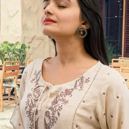 rr sa kurtis Formal Regular Sleeves Embroidered Women White Top image 4