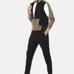 Campus Sutra Men Olive Green Sweatshirt image 4