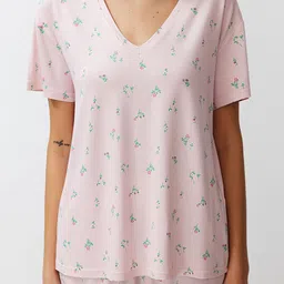 Trendyol Floral Printed V-Neck T-shirt With Pyjamas image 4