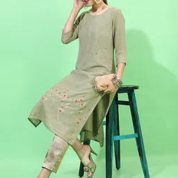 Vishudh Women Olive Green & Red Geometric Printed Georgette Kurta image 5