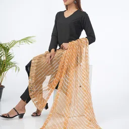 HELLA FASHIONS Leheriya Printed Mirror Work Chiffon Dupatta image 5