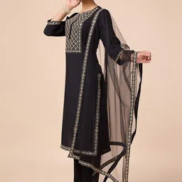 House of Pataudi Embroidered Round Neck Three-Quarter Sleeves Kurta Trouser & Dupatta Set image 3
