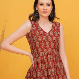 Vilgi Women Printed Organic Cotton V-Neck Top-picture-16