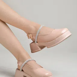 shoetopia Women Flats Sandal image 3