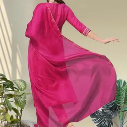 nayasi Women Viscose Rayon Kurta Pant Dupatta Set image 2