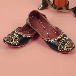 PehnawaCraft Adaa black & Gold Punjabi Casual Jutti for women, Partywear mojari Casuals For Women-picture-10