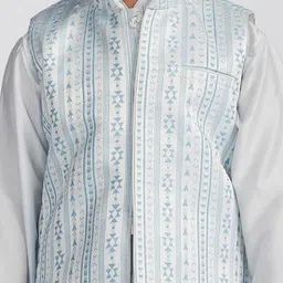 VASTRAMAY Boys Pleated Kurta With Pyjama And Jacquard Nehru Jacket image 3