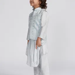 VASTRAMAY Boys Pleated Kurta With Pyjama And Jacquard Nehru Jacket image 2