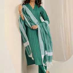 Libas Chevron Embroidered Thread Work V Neck Kurta With Trousers & Dupatta-picture-25