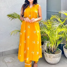 MOKOSH Floral Embroidered V Neck Pure Cotton Kurta With Trousers-picture-32